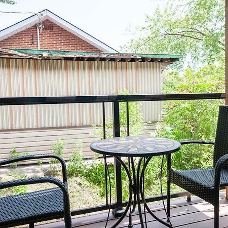 Entire 2 Bedroom Apartment Uptown Waterloo - E2 Экстерьер фото