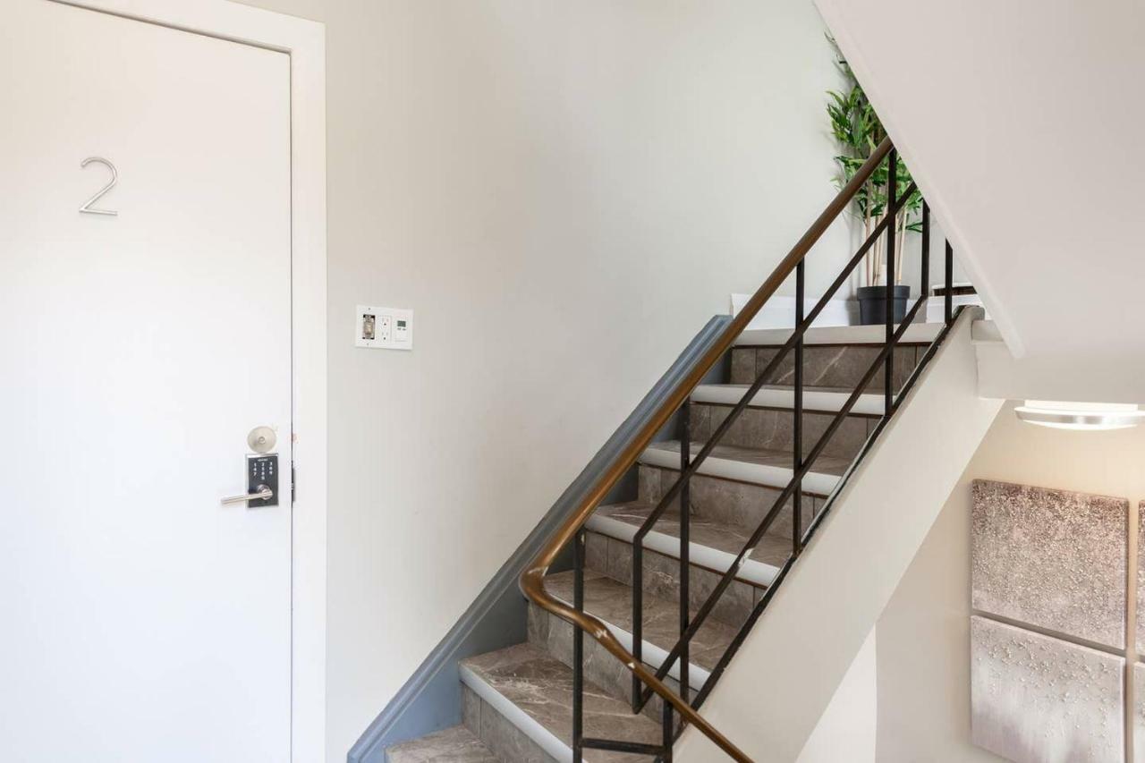 Entire 2 Bedroom Apartment Uptown Waterloo - E2 Экстерьер фото